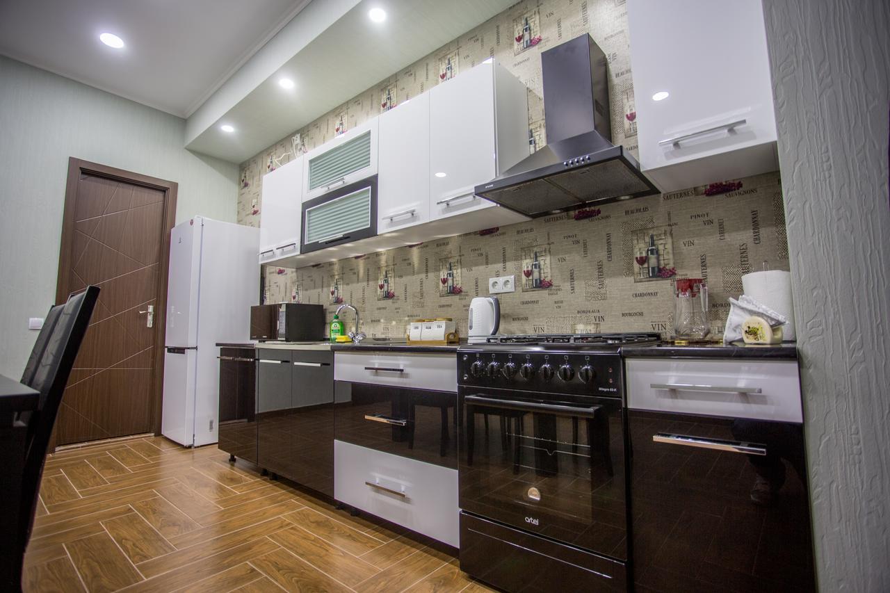 Spacious 2 Bedroom Apartment Tbilisi Bagian luar foto