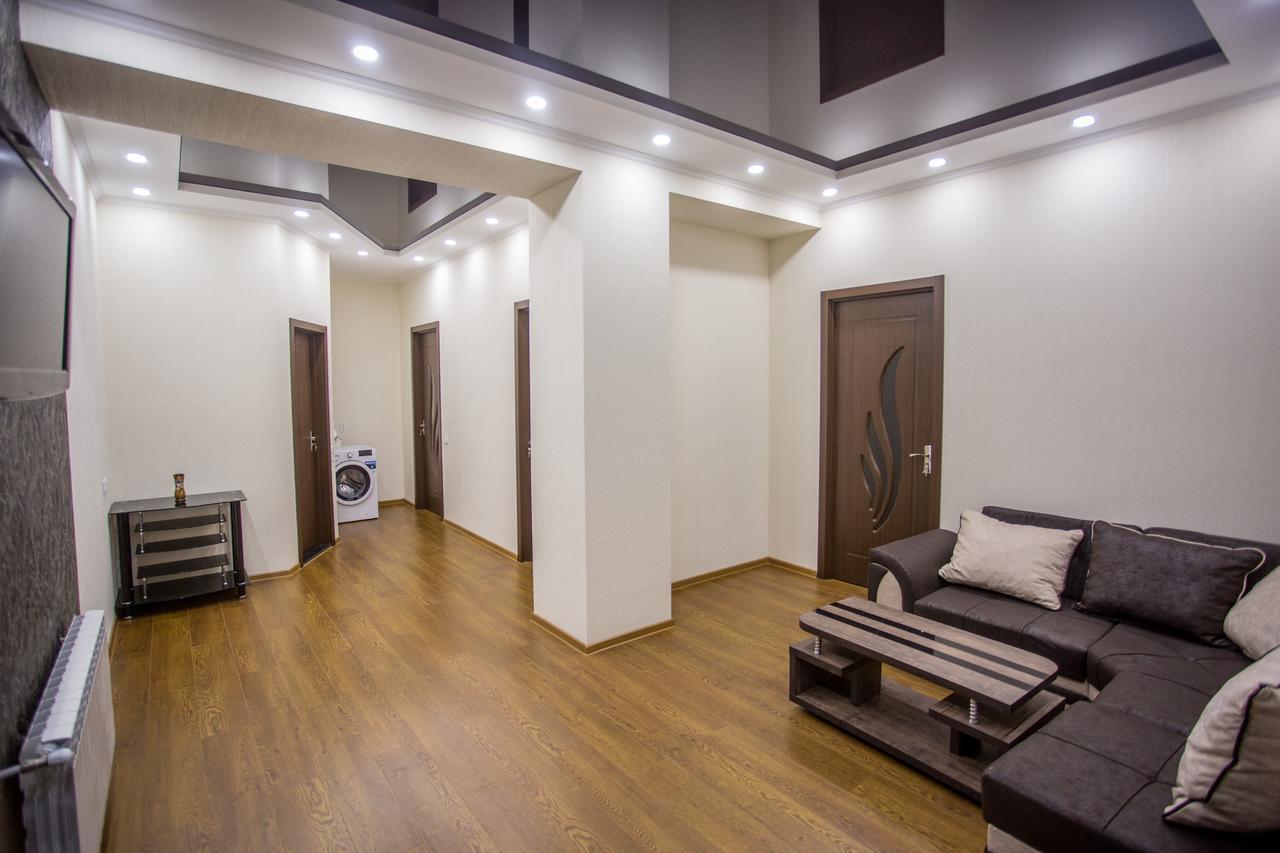 Spacious 2 Bedroom Apartment Tbilisi Bagian luar foto