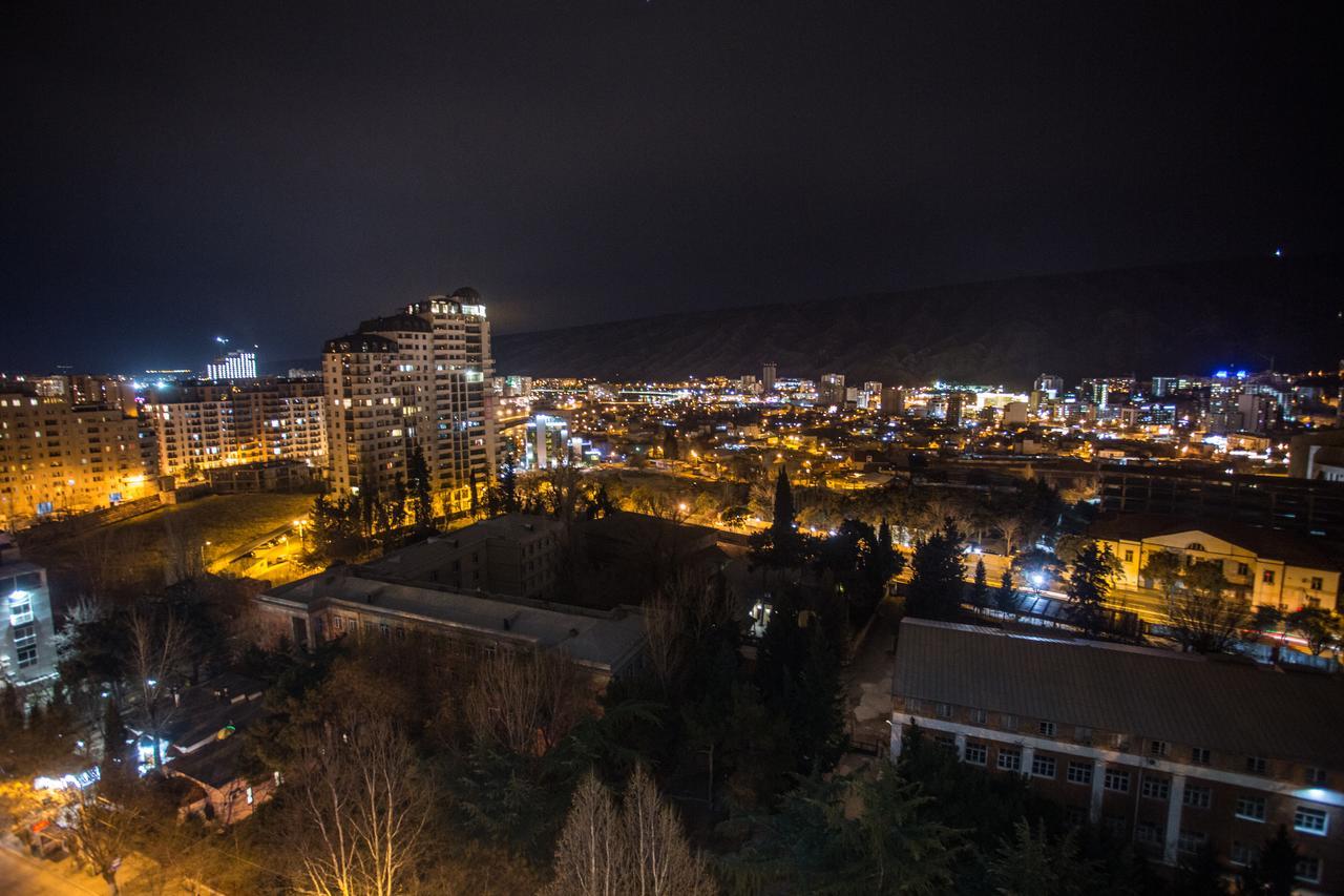 Spacious 2 Bedroom Apartment Tbilisi Bagian luar foto
