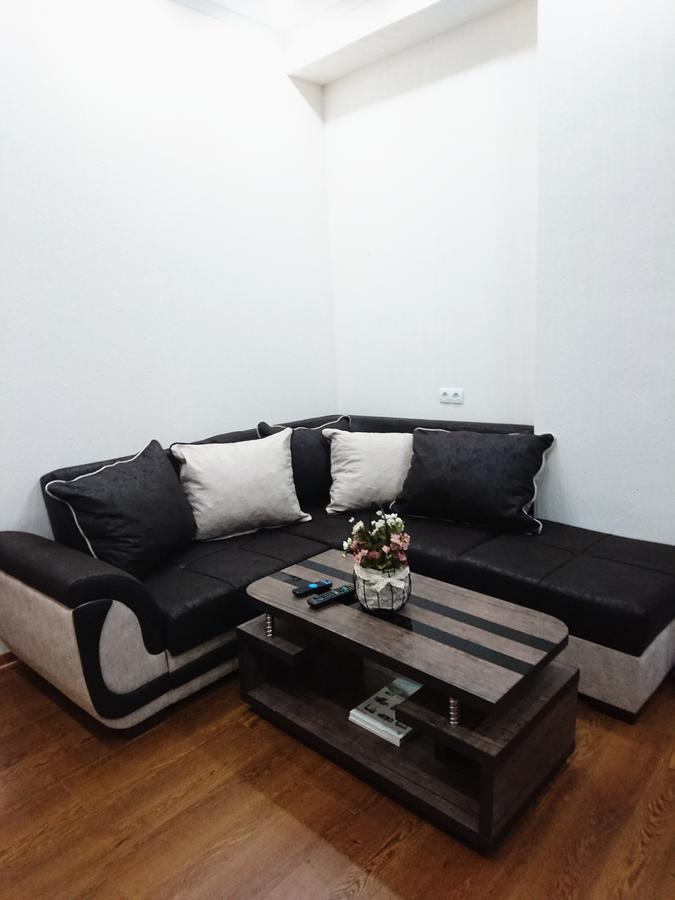 Spacious 2 Bedroom Apartment Tbilisi Bagian luar foto