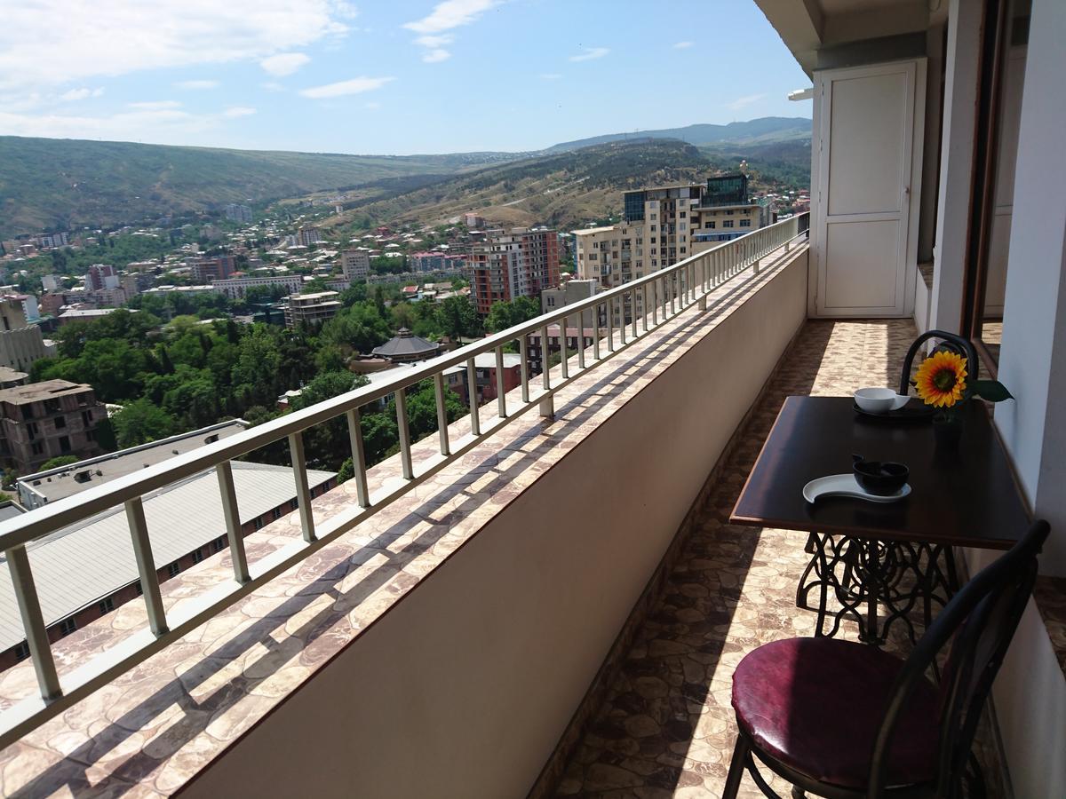 Spacious 2 Bedroom Apartment Tbilisi Bagian luar foto